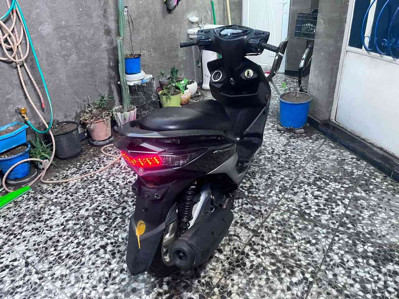 السلام عليكم سكنس لد للبيع كلة بلادي مكينة ما مفتوحة جيب فيتر وافحص نقص بس قمجي السرعة واكف 
السعر ١١٠٠
المكان حي الجهاد 
الرقم ***********
