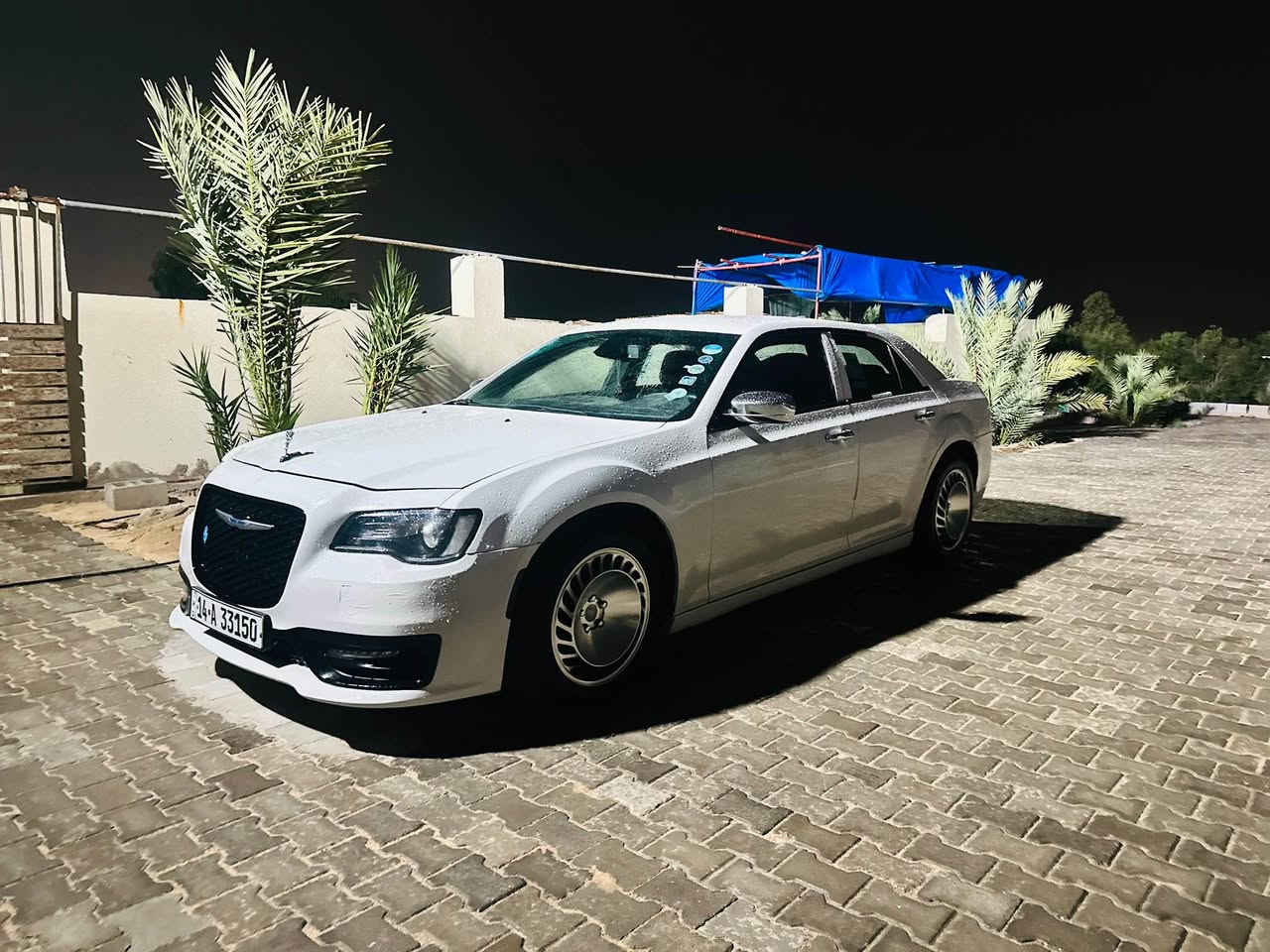 سلام عليكم، للبيع:
كرايسلر 300 (أوباما) موديل 2019
 اللون: أبيض ثلجي مميز جداً.
 الفئة: S (مواصفات الـ S الغنية عن التعريف).
 الحادث: بجم، والسيارة لها سونار جاهز للتوضيح.
 الويلات: ويل عنكبوت.
 الإطارات: طقم تايرات جديدة بالكامل.
 الحدادية: نص عمر ومكفولة بالشيال والممشى.
التواصل رقم الهاتف:***********
الجاد بالشراء يراسلني خاص لإرسال السونار وباقي التفاصيل والسعر170وبي مجال بيع مستعجل.
العنوان البصرة خور الزبير الزبير, البصرة
