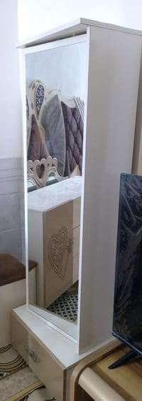 غرفه للبيع سعرها ٣٥٠ وبيها مجال بسيط العنوان حي العامل  ٠٧٧٤٦٦٥٥٢٧٢