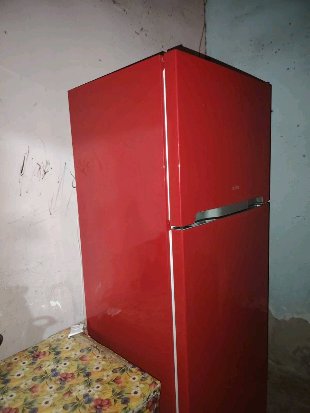 السلام عليكم ثلاجه للبيع الله شاهد علي جديده ما مستخدمه بغداد منطقه الدوره سعر 400 بيها مجال حق الجيه