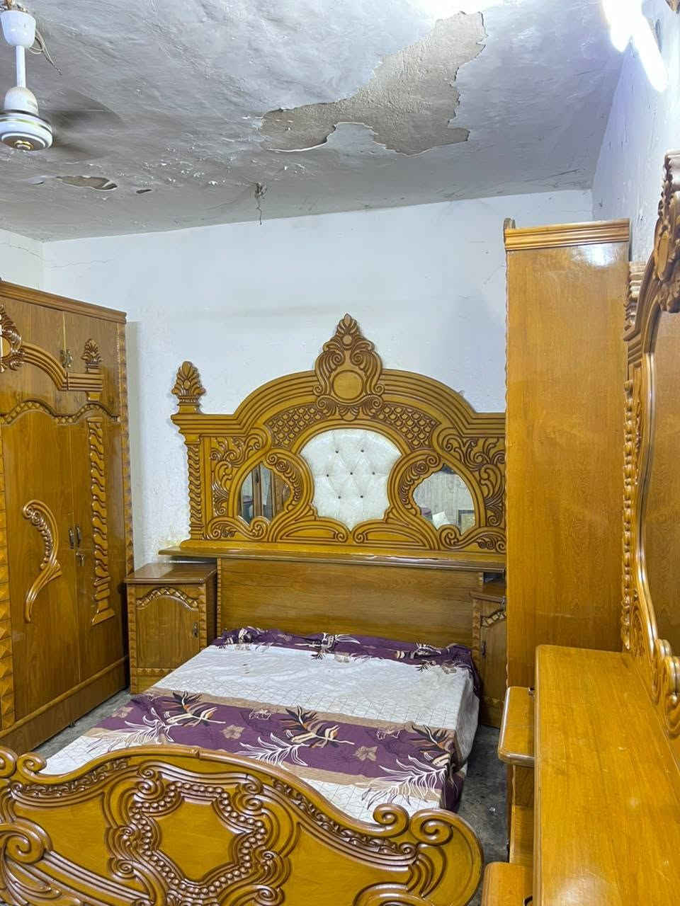 غرفه اخشاب مستعمله للبيع نظيفه جدا 6ابواب ملحق موديل حديث الزاويه كنتوريه ملحق السعر 650بغداد الاتصال ***********متواجد واتساب اكو توصيل بكروه

