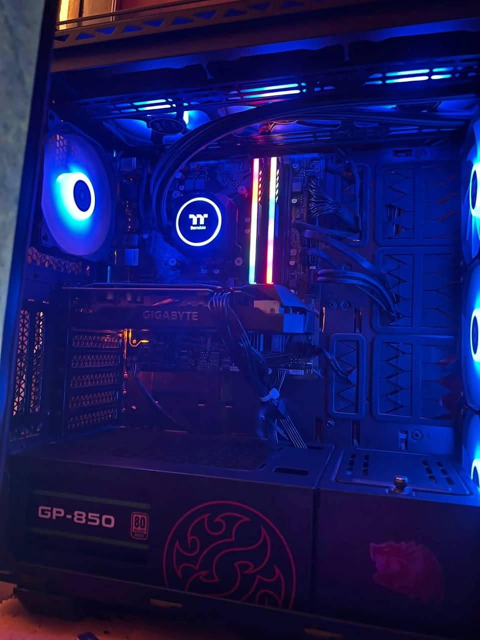 🔥 للبيع حاسبة گيمينگ قوية ومتكاملة 🎮🔥

💻 المواصفات:
• كرت شاشة: RTX 2060
• المعالج: Intel Core i3
• الرامات: 16GB RAM
• التخزين: ** SSD 2+ HDD 1TB**
• البور سبلاي: 850W
• تبريد مائي للمعالج360 💧
• مذر بورد:B460
• الحاسبة جاهزة للعب والاستخدام وما تحتاج شي 👌

🎮 مناسبة للألعاب مثل Rust وGTA وFar Cry وResident Evil وغيرها.

💰 **السعر:700 **
📍 بغداد
📩 ***********

💬والما ناسبه السعر يتفضل يراسلني وإن شاء الله نتفاهم بالخير 🤝❤️

ادمن بشاربك

