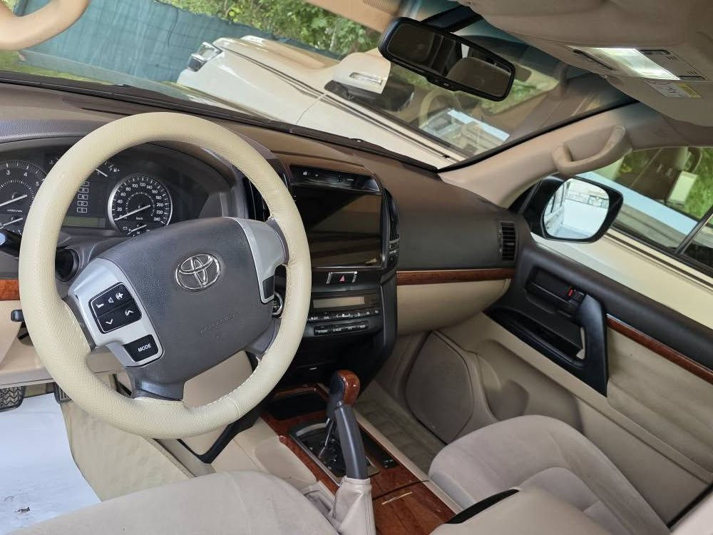 Toyota lancruser gxr 2013. 6v
شةريكة جيهانgxr
6V

برئمي دةرةجة يةك
سةيارةكة زؤر باك ماوةتةوة 
نمونةية لة جواني 
بةناو خؤمانةوةية 
گئر مةكينة كارةبايي ١ هةفتة بةشةرت
زؤر بئ كئشة و پاك ماوةتةوة
هةموو شتي تازةية 
سةنةوي هةزة ژينگة رئگاوبان هةمووي تازةية
سةلاجة 
شةغال 
بةسمة 
سلايد
دةرگا بةسمة
گوشن كارةبايي
حاسةي پئش و پشت 
8ايرباگ
ئاوئنة شةفت 
تةنها پةلةيةك بؤياغي هةية 
لة جاملغ ي دواوة 
رةسمي سؤنةرةكةيم داناوة 
نرخي 317 و مجاليكي كةم
شوئن هةولئر
*********** أربيل, العراق
