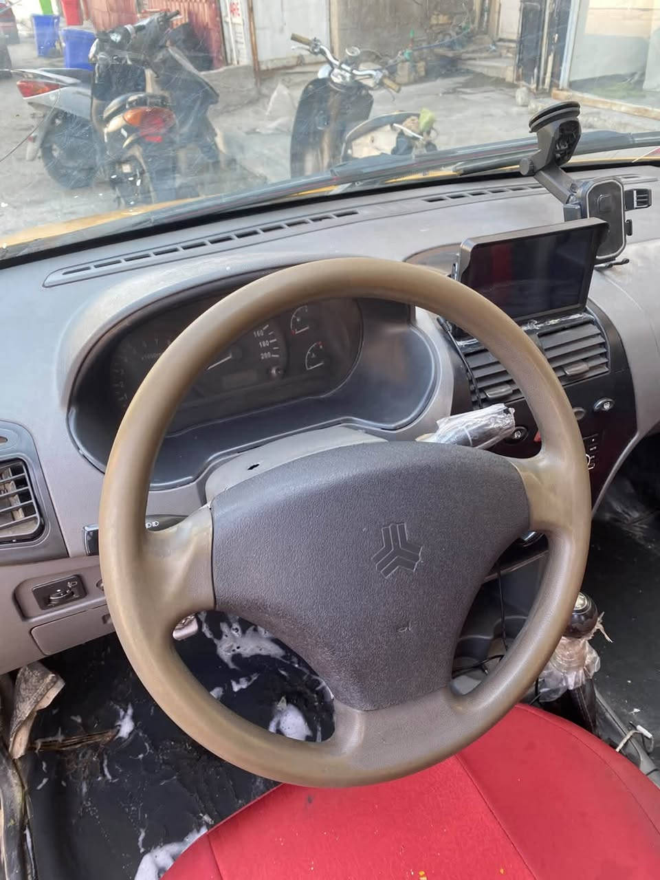 طيبة للبيع موديل ٢٠١٥ مكفولة من الصبغ والحادث عدا الهلالات صبغ رقم بغداد ارقام الجديدة كير مكينة مكفولات
تبريد ثلج شاشة كبيرة السيارة برغي مابيها نقص 
السعر ٣١ ورقة 
رقم الهاتف ***********
مكانها بغداد الشعب
