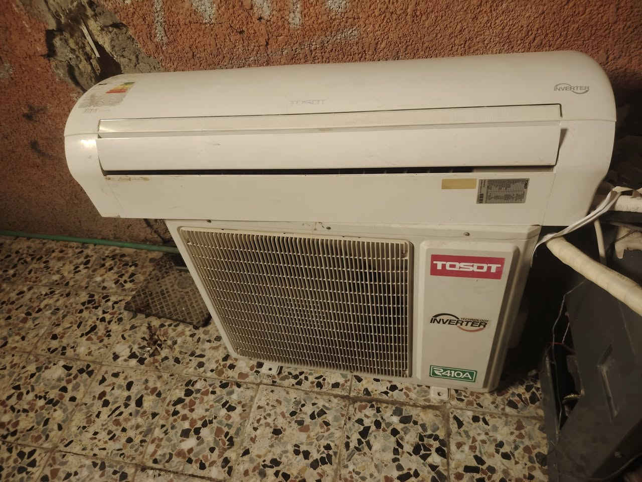 سلام عليكم عندي سبلت  توسوت طنين 2انفيرتر كامل مع ملحقاته شغال تبريده ثلج مداخل تصليح على وضع شركه جهاز نضيف كلش سعر 450 قفل بدون عمله مكاني بغداد نهايه حي أور سبع قصور موجود على واتساب ورقم ***********

