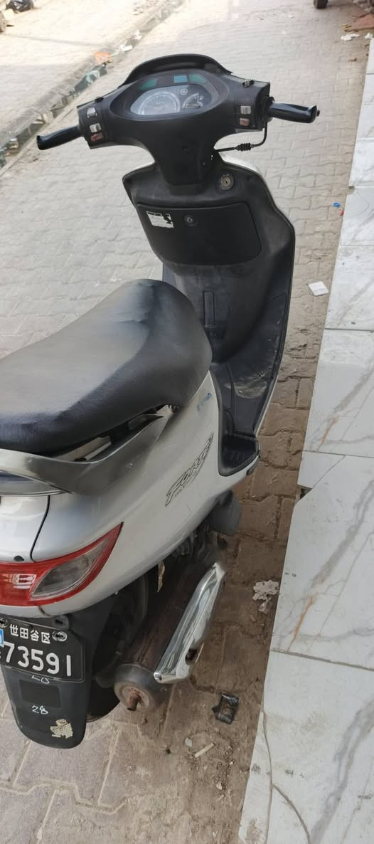 فراشة • جديدة • كهربايات شغالة
