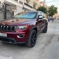 للبيع جيب كراند شيروكي موديل ٢٠١٧ ماشية ٦٣ الف ميل مواصفات لمتد السيار...