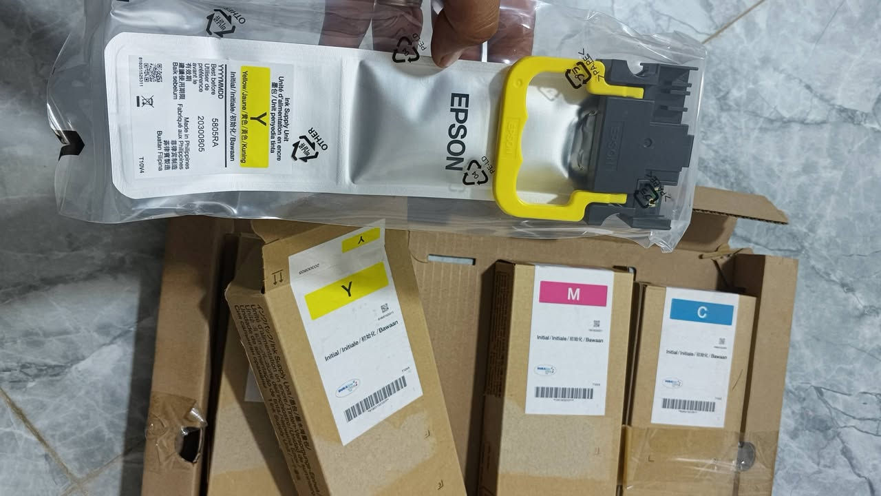 طابعة ابسون
Workforce Pro WF C-5890
شهر من اشتريتها،  جديدة، مواصفات رهيبة.
ملون / عادي / سحب صور / Wifi / وغيرها. 
ساحب بيها بندين فقط،  
السعر 600
وبيها مجال للطيبين. 
للاستفسار: 
***********
