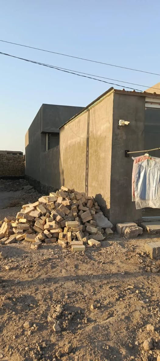 الدار للبيع
دار للبيع طابو زراعي سند 25 السند بسمي 
المساحه 300 متر  يحتوي على غرفتين وحول ومطبخ وصاله وصحيات داخليه و خارجيه ويحتوى محل 
العنوان بابل/حله/ قرب الامام بكر (عليه السلام ) 
ملاحظه الدار مباشر على الشارع العام 
السعر 135 مليون وقابل للتفاوض 
لاستفسار *********** بي واتساب
