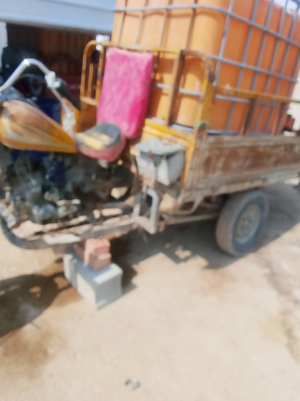 ستوته لبيع اوراق بيها كطع بل شاصي عنوان البصره تنومه *********** قفل ب350
