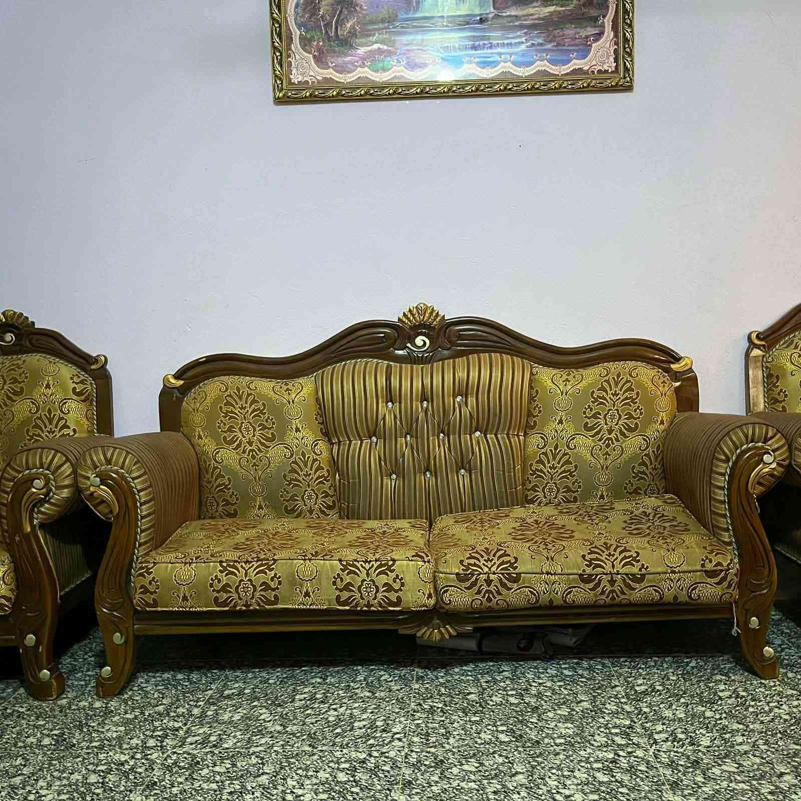 سلام عليكم تخم لبيع نضيف وحلوو مكاني دوانيه حي العسكري بشارع لوكفه السعر 325وبي مجال وهاذه رقمي *********** بي واتساب ومفتوح.
