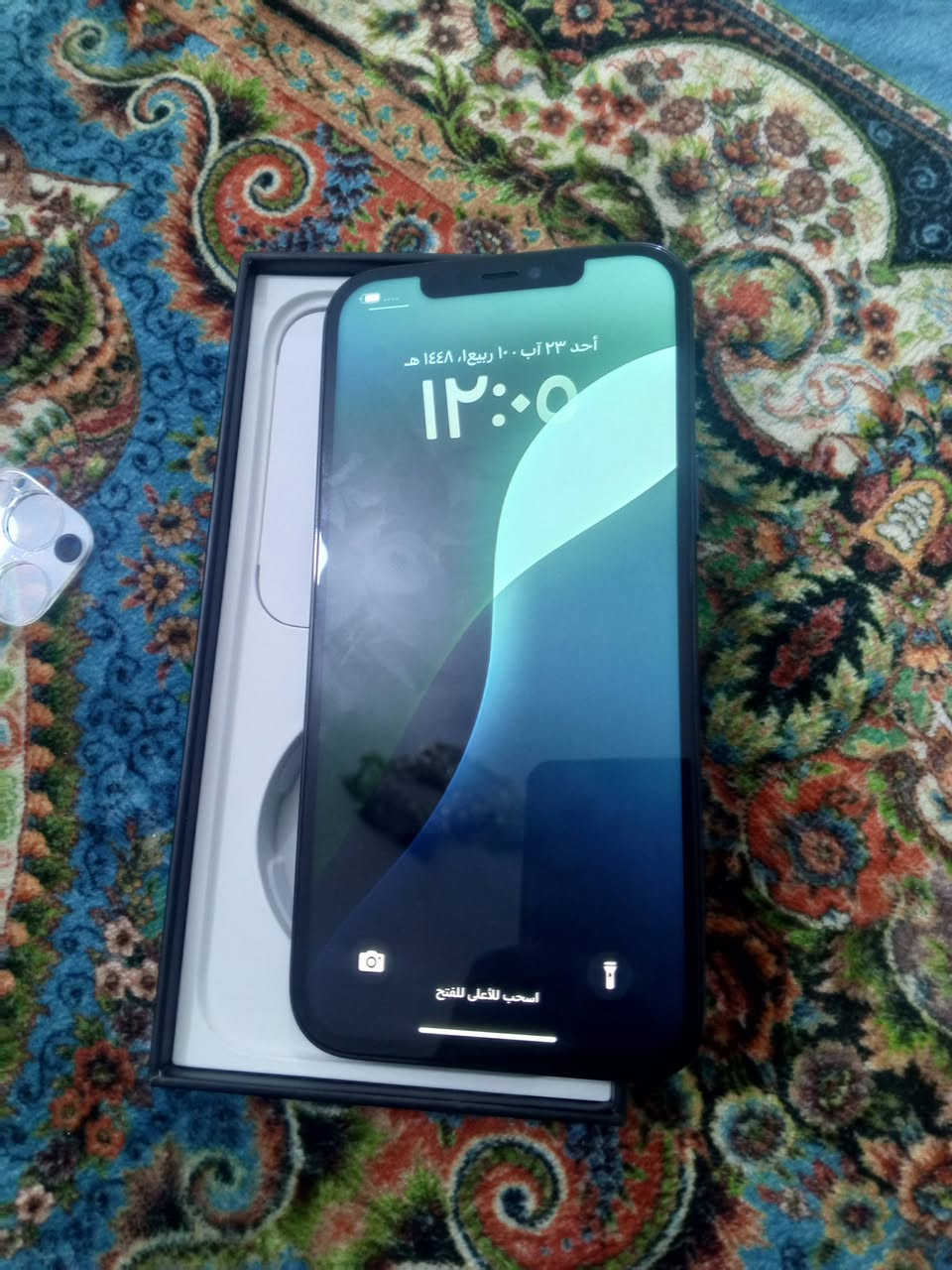 السلام عليكم أخوان عندي أيفون 12برو ماكس للبيع
ذاكره 128
بطاريه 83
مبدل شاشه أصليه من شركه أبل 
رقم ***********
يوجد واتس
