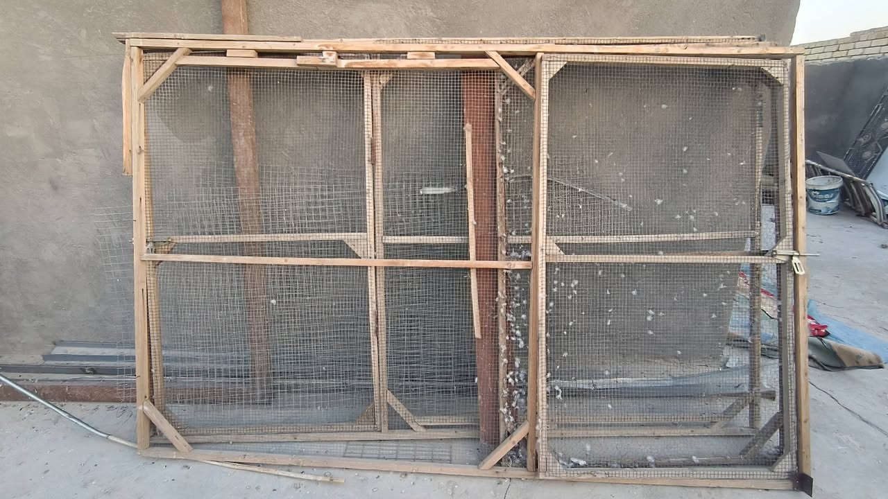 سلام عليكم بابيات 2 طول الوحده 2ونص بيناتها حاجز يعني يصيرن برجين كل باب وحد او برج واحد بكيفك لا كسر ولا شي للبيع سعرها 40 الف مكان ناصريه مركز سديناويه ***********
