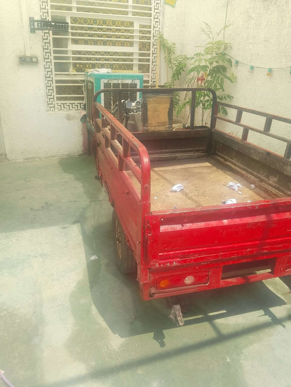 سلام عليكم ستوته للبيع بيها عطل شفت الكير بوكس مكطوم من المحرك .المحرك شغال 
مستعجل عله بيعتها كوم حديد بدون اوراق اسعر350 الف مكاني سبع قصور الكراج 
***********
