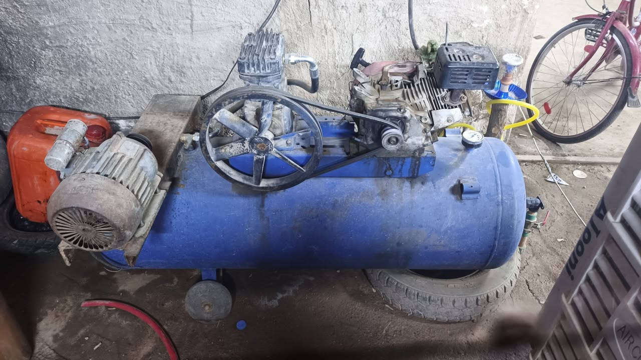 كنمبريسر لبيع حجم250 عليه مولد بنزين وموطور كهرباء3 حصن السعر 250 المكان ديالى الخالص ***********
