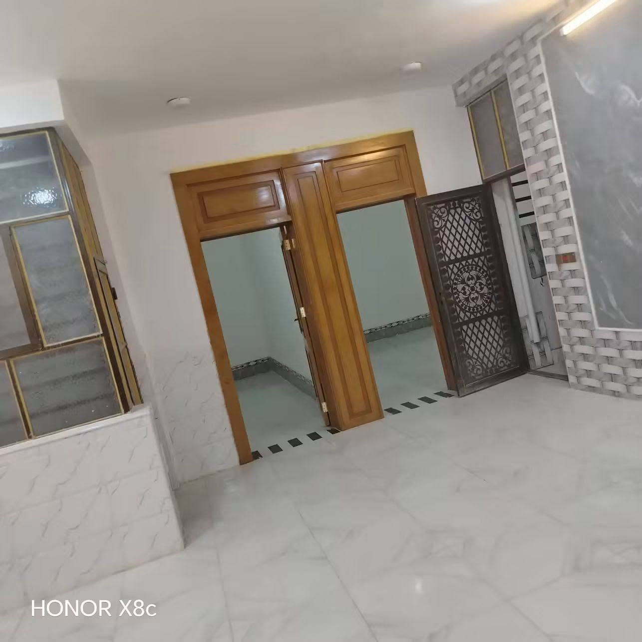 بيت 170 متر على شارع 20 متر 😳
***********;;;;;;;;;;;;;;;***********

بيت مقابيل ملحق القريه ماء وكهرباء واتبليط الحد باب بيت طابو زرعي سند 25 بناء طابوك جمهوري صب كونكريت سيراميك بورسلين ثقيل 

الاستفسار خاص او واتساب على الرقم التالي

***********;;;;;;;;;;;;***********

نص مكتوب في الصور:
- HONOR X8c