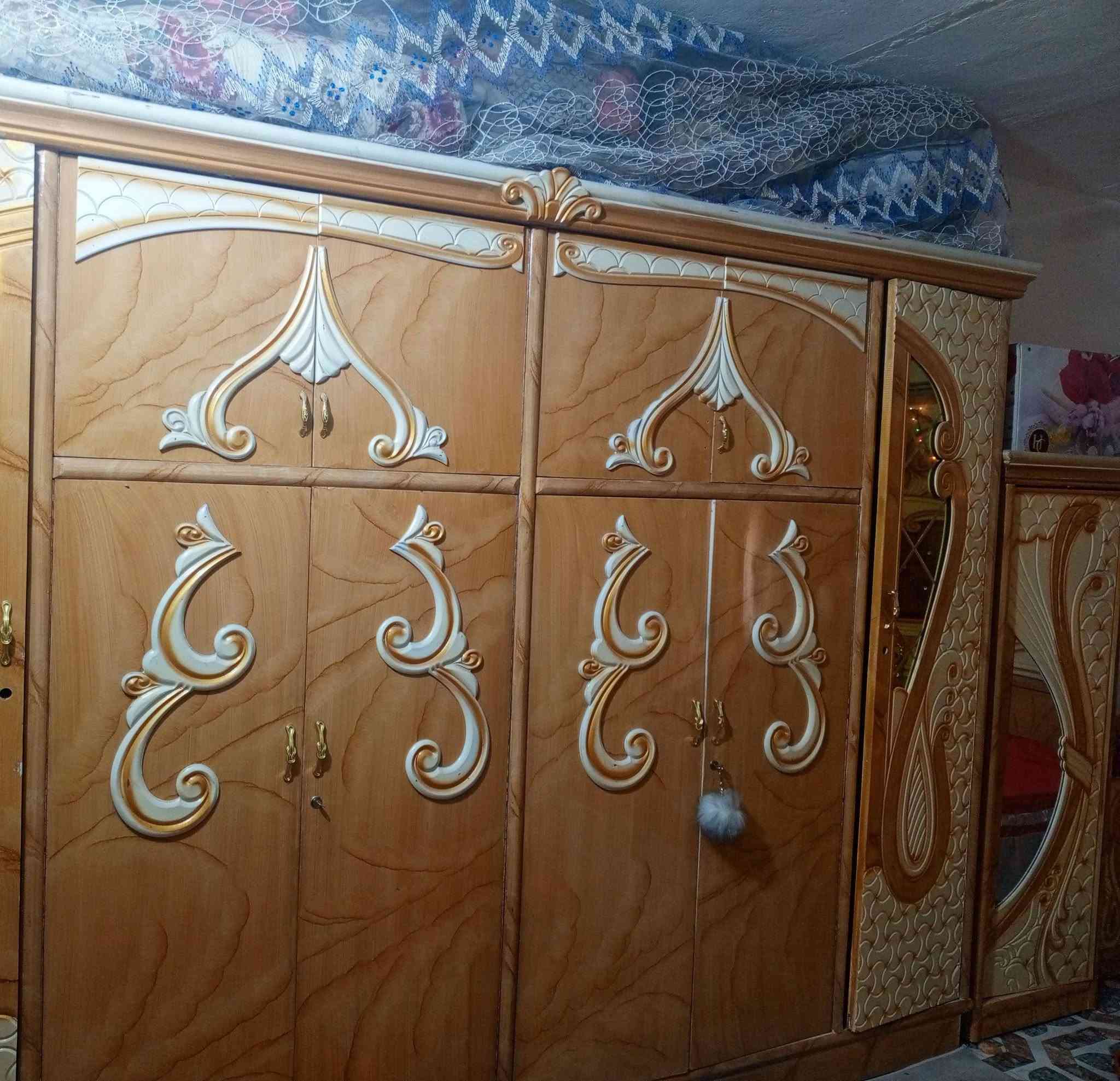 غرفه اخشاب كامله ام 6بيبان صبغ حراري جربايه كامله كنتور ميز مرايه زاويه ميز ابو باب 2 غرفه كامله ونضيفه خاص مفتوح أو ***********
