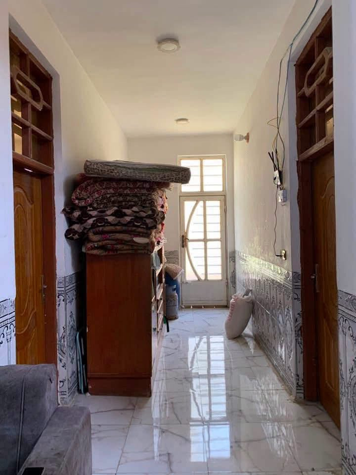 🏡 دار للبيع – موقع مميز المساحة: 250 م² طابو زراعي (سند 25) البناء: حديث، طابوق مع كونكريت مسلح، وسقف كونكريت مسلح للطابقين.
🔹 الموقع: المدحتية على ربيانه، في الفرع المقابل لوعد القصاب.
مواصفات الدار:
🏠 الطابق الأول: استقبال كبير و صالة واسعة مع مطبخ و غرفتان
🏠 الطابق الثاني: غرفتان صالة (قيد الإنشاء)
* صحيات داخلية وخارجية
✅ الخدمات متوفرة بالكامل: ماء و كهرباء و شارع صب
💰 السعر: 145 مليون دينار عراقي قابل للتفاوض.
📞 للاستفسار: ***********
