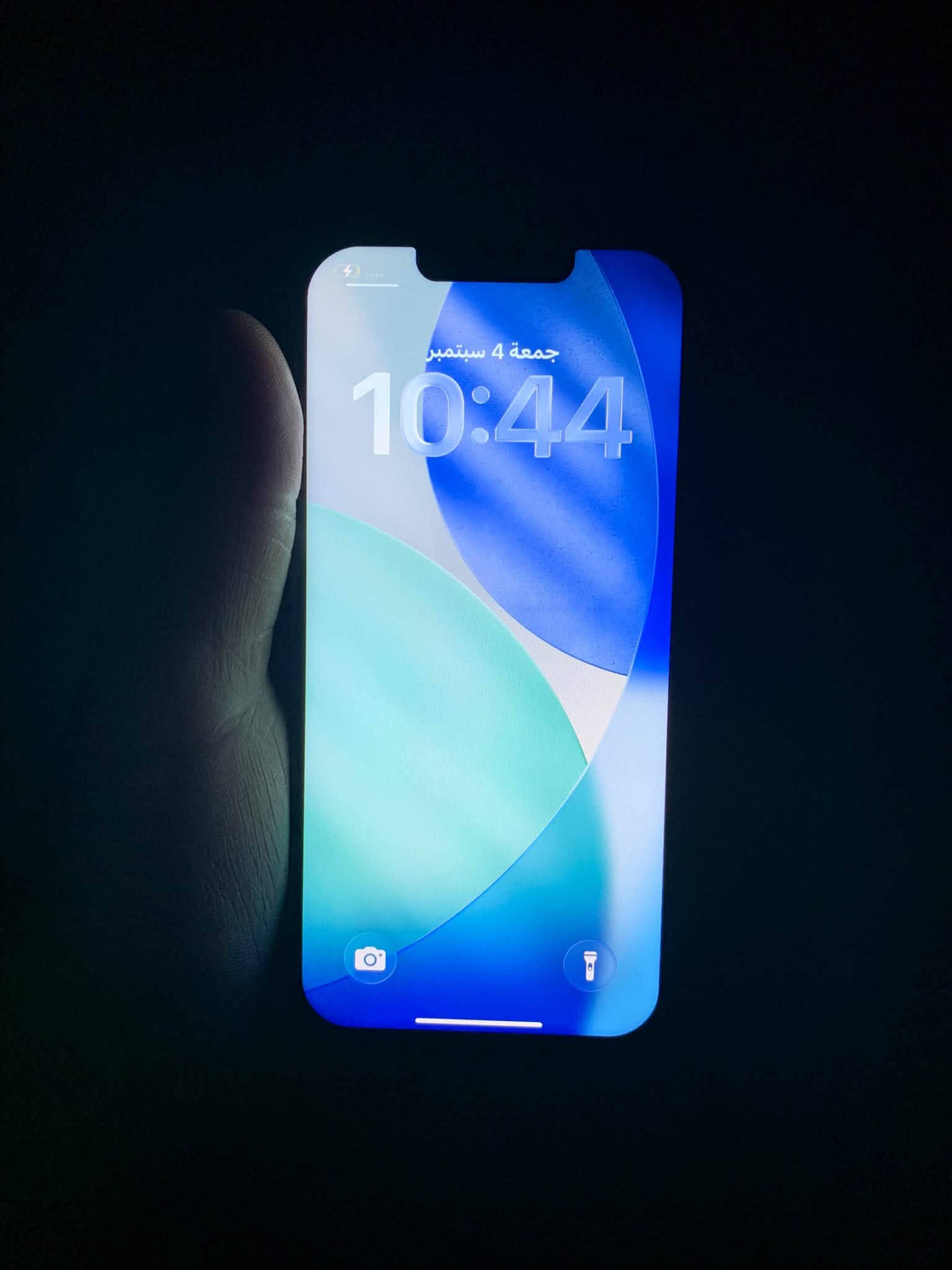 13 برو فقط للبيع كدامكم فقط يحتاجله بطاريه
***********

نص مكتوب في الصور:
- 10:45 البطارية 1% الشحن 100% سيتم تسجيل استهلاك البطارية هنا أثناء استخدامك للـ iPhone. حالة البطارية والشحن النسبة المئوية للبطارية نمط الطاقة المنخفضة سيقوم iPhone مؤقتًا بتقليل بعض الأنشطة في الخلفية وسرعة المعالجة ومعدل تحديث الشاشة والإضاءة، وتقييد بعض الميزات مثل اتصال 5G ومزامنة iCloud وجلب البريد الإلكتروني والمزيد.
- 10:45
- حالة البطارية والشحن
- رسالة مهمة حول البطارية
- غير قادر على التحقق من أن هذا الـ iPhone يحتوي على بطارية أصلية من Apple. قد لا تكون التفاصيل الواردة من هذه البطارية دقيقة.
- لمعرف المزيد
- الحد الأقصى للقدرة
- 0%
- هذا قياس لقدرة البطارية مقارنة بقدرتها عندما كانت جديدة. قد تتسبب القدرة المنخفضة بتقليل ساعات الاستخدام بين عملية الشحن والأخرى.
- أقصى قدرة للأداء
- الـ iPhone غير قادر على تحديد عمر البطارية.
- شحن البطارية المحسن
- للحد من استنزاف عمر البطارية، يتعلم الـ iPhone من عادات الشحن اليومية، بحيث ينتظر ولا يتجاوز 80% حتى يحين موعد حاجتك إلى استخدامه.
- الشحن بالطاقة النظيفة
- في منطقتك، سيحاول iPhone التقليل من البصمة الكربونية من خلال انتقاء وقت الشحن الذي تتوفر فيه كهرباء بانبعاثات كربونية منخفضة. يتعلم iPhone من عادات الشحن اليومية، بحيث لا
- 10:45 القطع والخدمة تجمع Apple سجل تاريخ القطع والخدمة، وهذا السجل يعرض معلومات عن هذا الـ iPhone وحالته وتفاصيل إصلاحه. معرفة المزيد... يتوفر تكوين الكاميرا تم اكتشاف كاميرا خلفية جديدة. يرجى إعادة التشغيل لتكوين الكاميرا الخلفية الجديدة لهذا الـ iPhone. معرفة المزيد... إعادة التشغيل والانتهاء من الإصلاح يحتاج iPhone أن يكون مستوى شحن البطارية 20% على الأقل لإتمام الإصلاح. سجل تاريخ الخدمة الشاشة غير معروف بصمة الوجه مشكلة
- في منطقتك، سيحاول iPhone التقليل من البصمة الكربونية من خلال انتقاء وقت الشحن الذي تتوفر فيه كهرباء بانبعاثات كربونية منخفضة. يتعلم iPhone من عادات الشحن اليومية، بحيث لا يشحن بالكامل حتى يحين موعد حاجتك إلى استخدامه. معرفة المزيد...