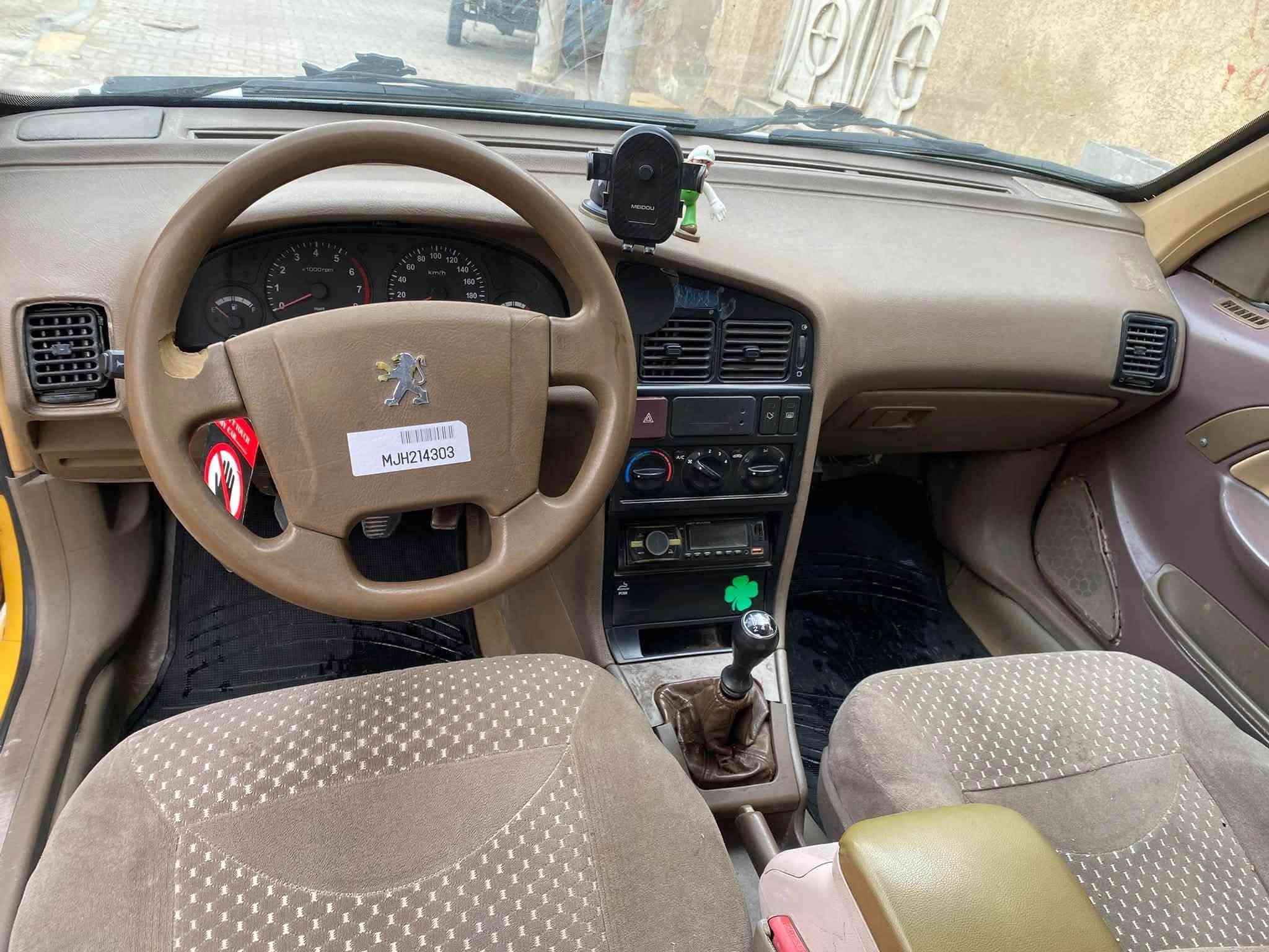 السلام عليكم بيجو405مديل 2012 رقم بغداد انكليزي مصفره خط وبحث سنويه ل31مكينه وكير خير من الله كهرباءياته كله شغاله دواخله جديده لسياره بدون صبغ بلاديه مرتبه وجاهزه لسعر 32وبيه مجال لشراي بيع او مراوس اتصل مكاني بلكوت ***********
