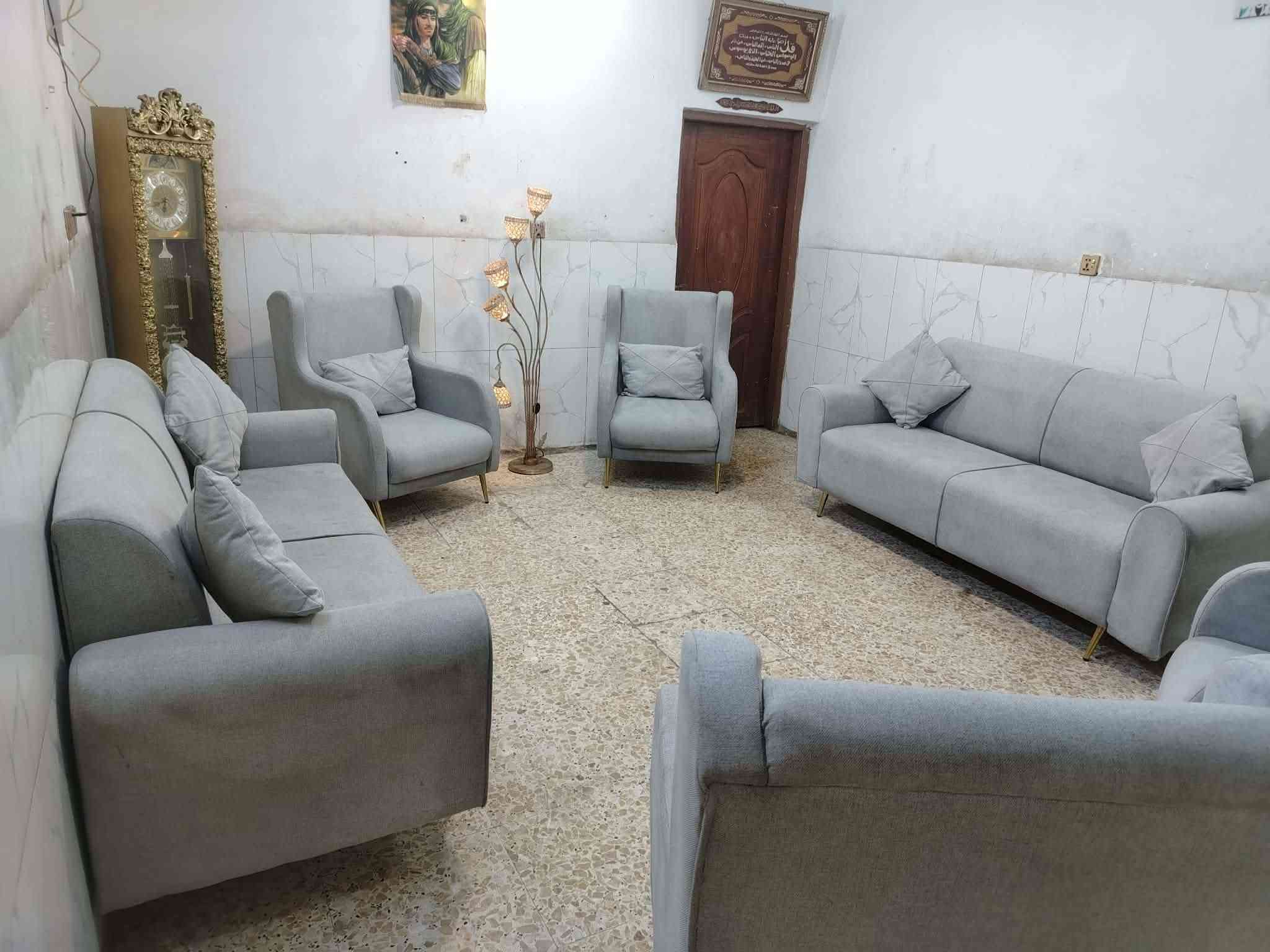تخم 10 مقاعد نظيف
سعره 270 وبي مجال مكان البياع 
اكو توصيل ب واتساب 
***********

