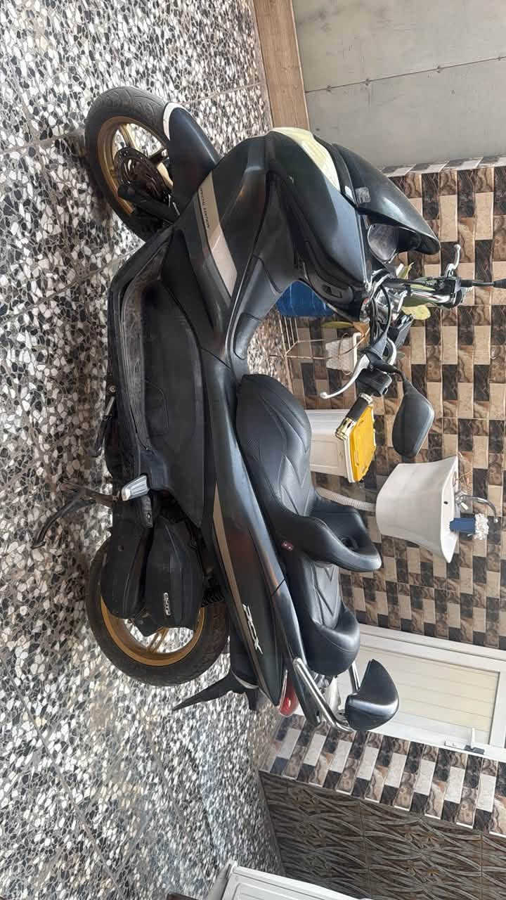 السلام عليكم دراجة pcx جيل اول ماشيه 30 الف الدراجه نضيفة مكينه بلادي والكشن البلادي موجود والصالنصة البلادي موجودة الدراجه اصولي اوراقه كاملة مكاني بغداد الزعفرانية السعر 15$
***********
