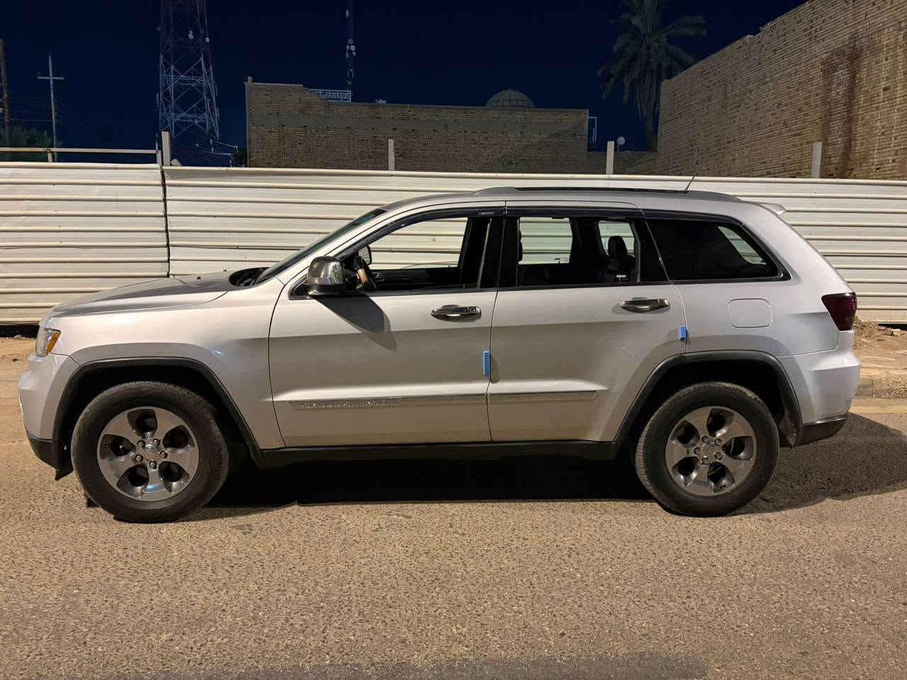 جيب شيروكي موديل 11 رقم انكليزي بغداد باسمي تحويل ثاني يوم بيع او مراوس 
*********** عمارة, ميسان
