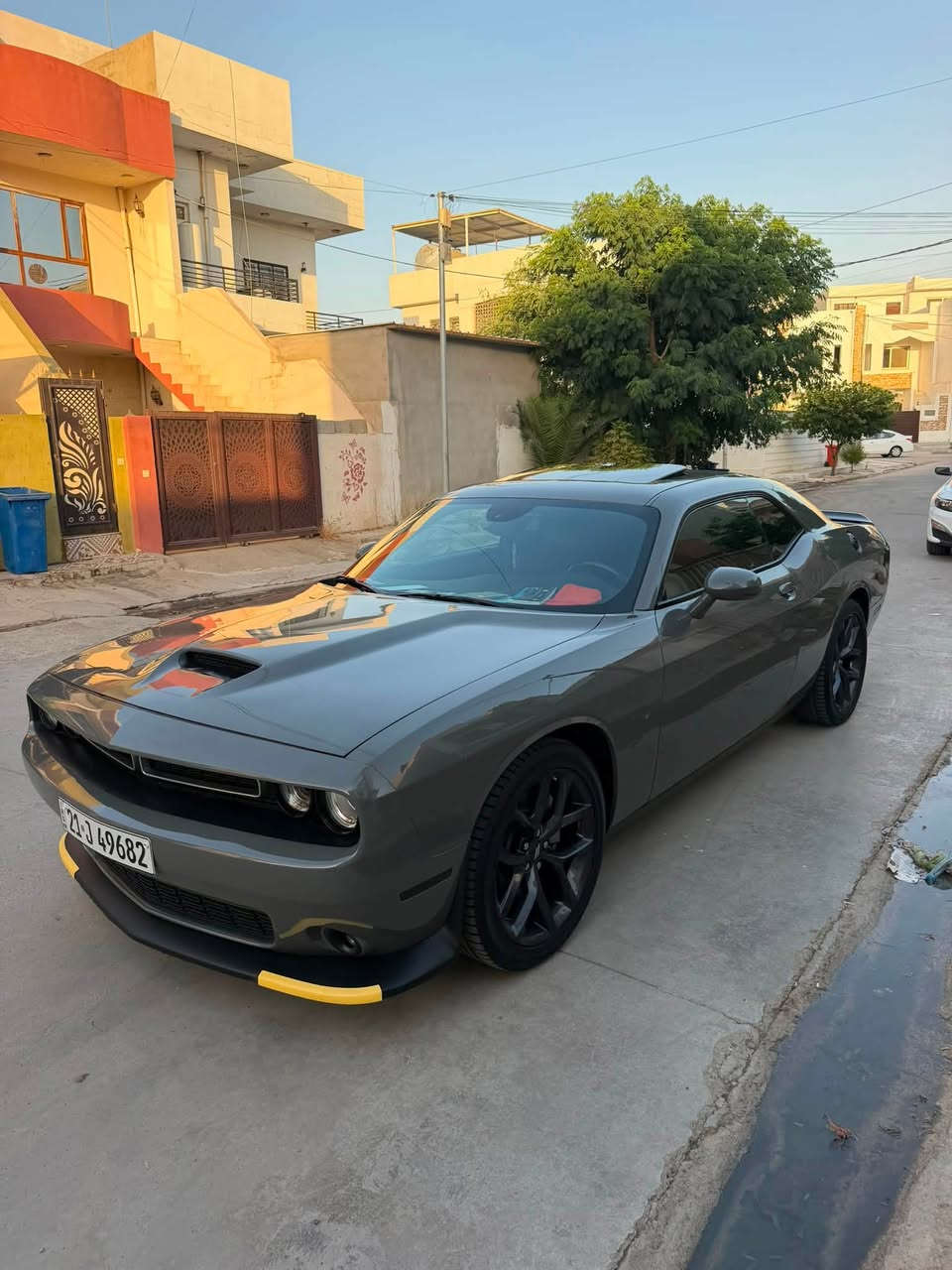 � للبيع دودج تشالنجر GT Plus فول مواصفات 

 🚨

📍 الموقع: كركوك
🎨 اللون: سمنتي (Grey)
🚗 الممشى: 33 ألف
🛠 الحادث: قطعتين صبغ فقط بدون دواخل

المواصفات:
✅ GT Plus فل كامل
✅ فتحة سقف (Sunroof)
✅ Super Track Pak
✅ رادار أمامي
✅ مثبت سرعة ذكي (Adaptive Cruise Control)
✅ نظام التحذير من الاصطدام مع الفرملة التلقائية
✅ المحافظة على المسار (Lane Assist)
✅ مراقبة النقطة العمياء (Blind Spot)
✅ حساسات أمامية وخلفية
✅ كاميرا خلفية
✅ تشغيل بصمة + ريموت ستارت
✅ شاشة Uconnect 8.4 إنش
✅ Apple CarPlay & Android Auto
✅ نظام صوت Alpine
✅ مقاعد كنتارا 
✅ تبريد وتدفئة للمقاعد الأمامية
✅ تدفئة المقود
✅ إضاءة داخلية محيطية
✅ جنوط 20 إنش أسود
✅ مرايا كهربائية مع تدفئة
✅ مكيف أوتوماتيك ثنائي التحكم
✅ بدلات تبديل سرعات على المقود (Paddle Shifters)
✅ محرك 3.6L V6 بقوة 303 حصان مع قير أوتوماتيك 8 سرعات

💯 السيارة نظيفة جداً، جاهزة للفحص، والفاحص هو الحكم.

📍 الموقع: كركوك 
للستفسار ***********
سعر 228بيها مجال
