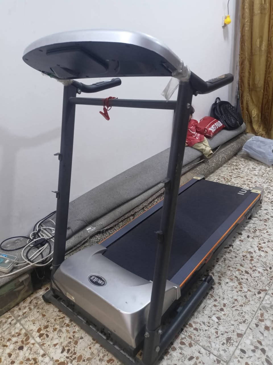 السلام عليكم جهاز جري للبيع نوعية IUBU يتحمل وزن 150سرعته 12.8 شغال مستعمل شي قليل سماعات امبي 3 
قيم واخذ بما يرضي الله بدون كسران 
مكاني بغداد 
للستفسار 
***********
