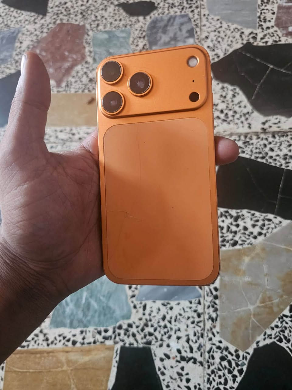 سلام عليكم ‏جهاز iPhone 11 عادي محور إلى 17 Pro الجهاز Face ID شغال كله كامل بس البطارية البطارية مال 74  ذاكرته ٦٤ مكان بغداد المدينة رقم تلفوني ***********
