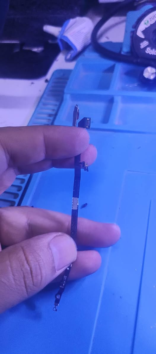 مكتب التقني  S-H
خدمة صيانة الهواتف  والقطع غيار الهواتف 
و الاجهزة المستخدمة 
عنوان شارع الضريبة بالقرب من تيم مارت يم البوابة الحديقة مكتب التقني S H 
***********

نص مكتوب في الصور:
- ...Engr Abubakar Al متابعة ١ ي مشكلة شحن الجانب حلول Redmi 10A 💯✅🔥 تقييم هذه الترجمة ١٦ ٦ ٤١٧ RIZGAR COMPANY مموّل تجديد الإقامة