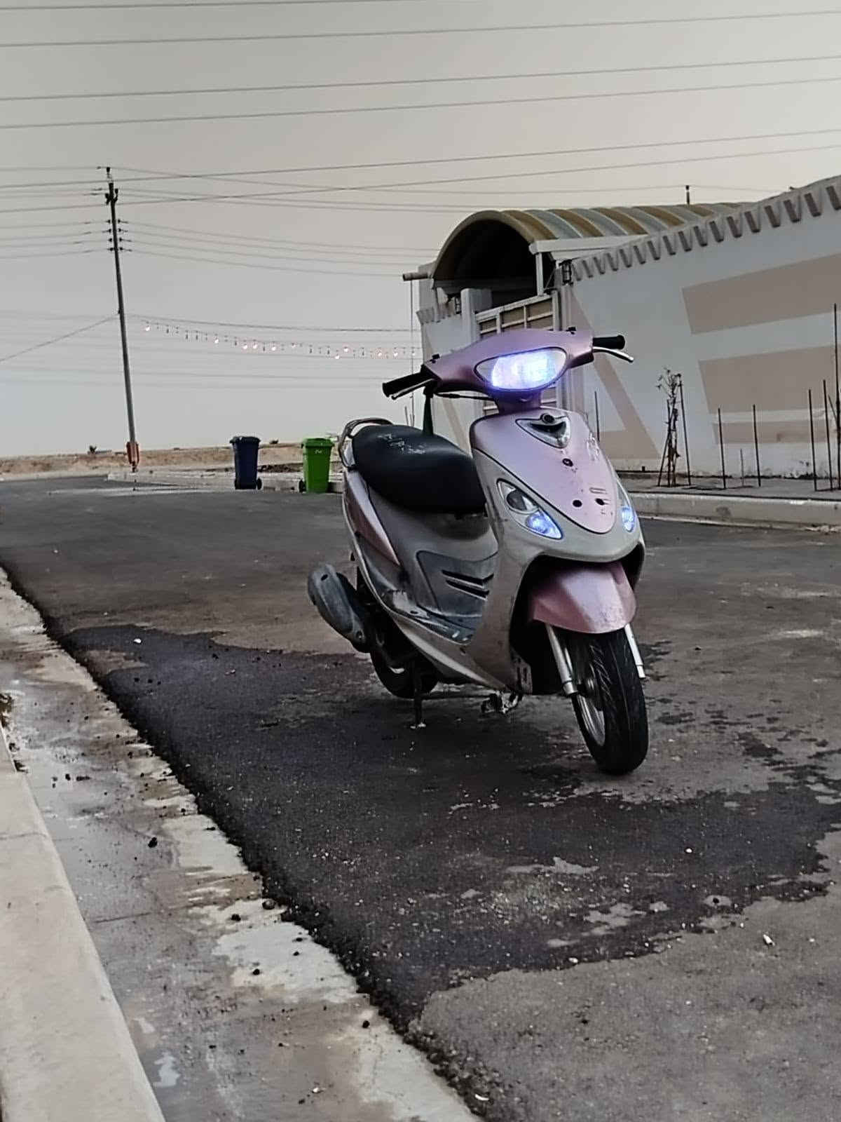 سلام عليكم دراجه ماكس قجمه للبيع دراجه نضيفه مابيه اي نقص كهربائيات كلهة شغاله دراجه بلاد ما مفتوحه سعرهة 850وبيه مجال للشراي مكاني بصره قرنه رقمي ***********
