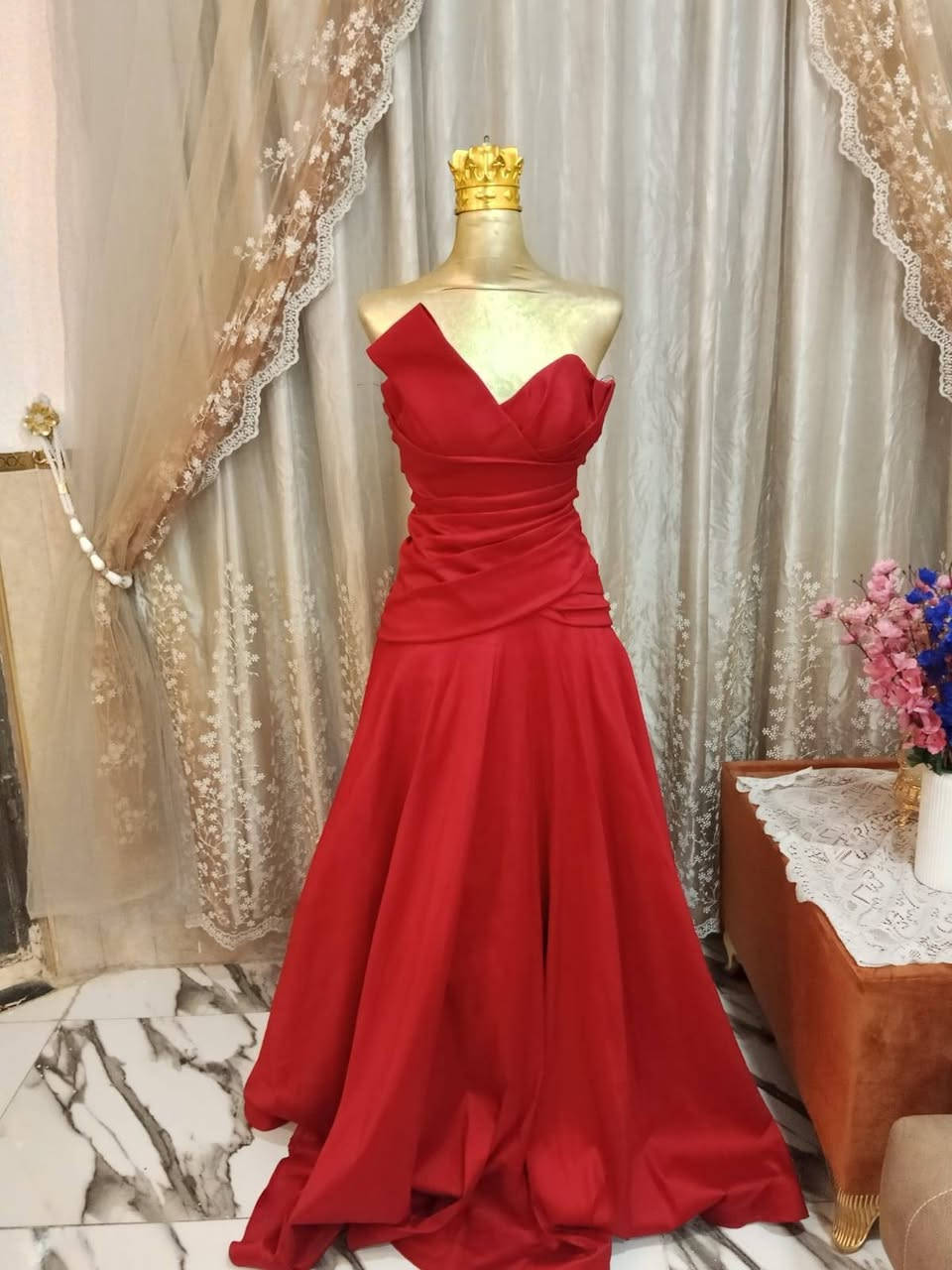 للبيع فستان حنة كلش حلو بس مرة لبسته واريد ابيعه اشتريته ٢٥٠واريد ٧٥للاتصال‏‪***********‬‏
