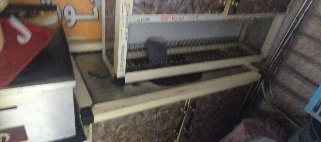 اغراض مطعم مستعمله متكونه
1ميز كاشير 2ساحبه تفريغ 
3سنك استعمال قليل
4ستان كريل بركر 
العنوان// بغداد 
للاستفسار واتساب //***********/  ***********//السعر خاص
