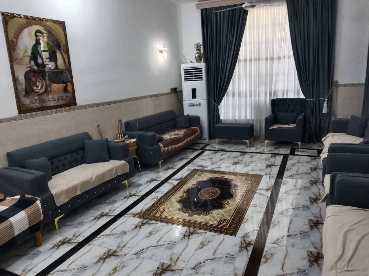 دار للبيع طابو زراعي سند 25
مساحة 200 بحي المرتضى 
طابقين الطابق الارضي 

استقبال 7×4  
صالة 9×4
غرفة نوم 5×4 مطبخ 5×4
مجمع صحيات مناور عدد 2
كراج سيارة صحيات خارجية 

الطباق الثاني بناء بلوك  يحتوي على غرفتين نوم  ومجمع صحيات 
السعر 95 وبي مجال للاستفسار
اتصال ***********

