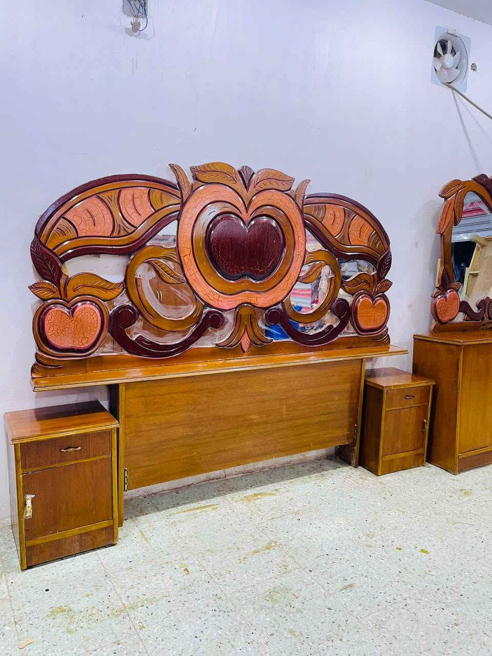 سلام عليكم غرفه لل بيع مابيها اضرار  بسعر400 عنوان مدينه الصدر يوجود توصيل اي ع رقمي *********** بي واتساب
