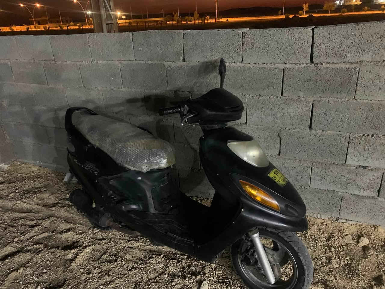 سلام عليكم 
للبيع موطور : دولفيـن
لون : اسود 
تايرات بدلتهن قبل كم يوم جدد
سرعه :140 
نشاط فول نضافه كدام العين
مرايه ثانيه موجوده 
خاص مفتوح : *********** واتس فقط
السعر مناسب : 200
