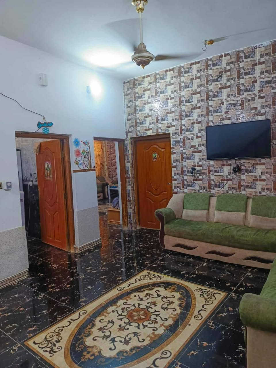 مساحه 175 م طابو زراعي في حي الجامعه نهايه شارع 20 سند 25 يبعد عن مجمع حجي هندي شارعين يتكون من غرفتين وصاله ومطبخ وصحيات داخليه وخارجيه مع كراج ومناور عدد ثنين اساس كونكريت وسقف عكاده مرقم من البلديه وبيه معامله تطويب 
خط مولده وكهرباء 

*********** للاستفسار اتصال على الرقم او الوتساب
