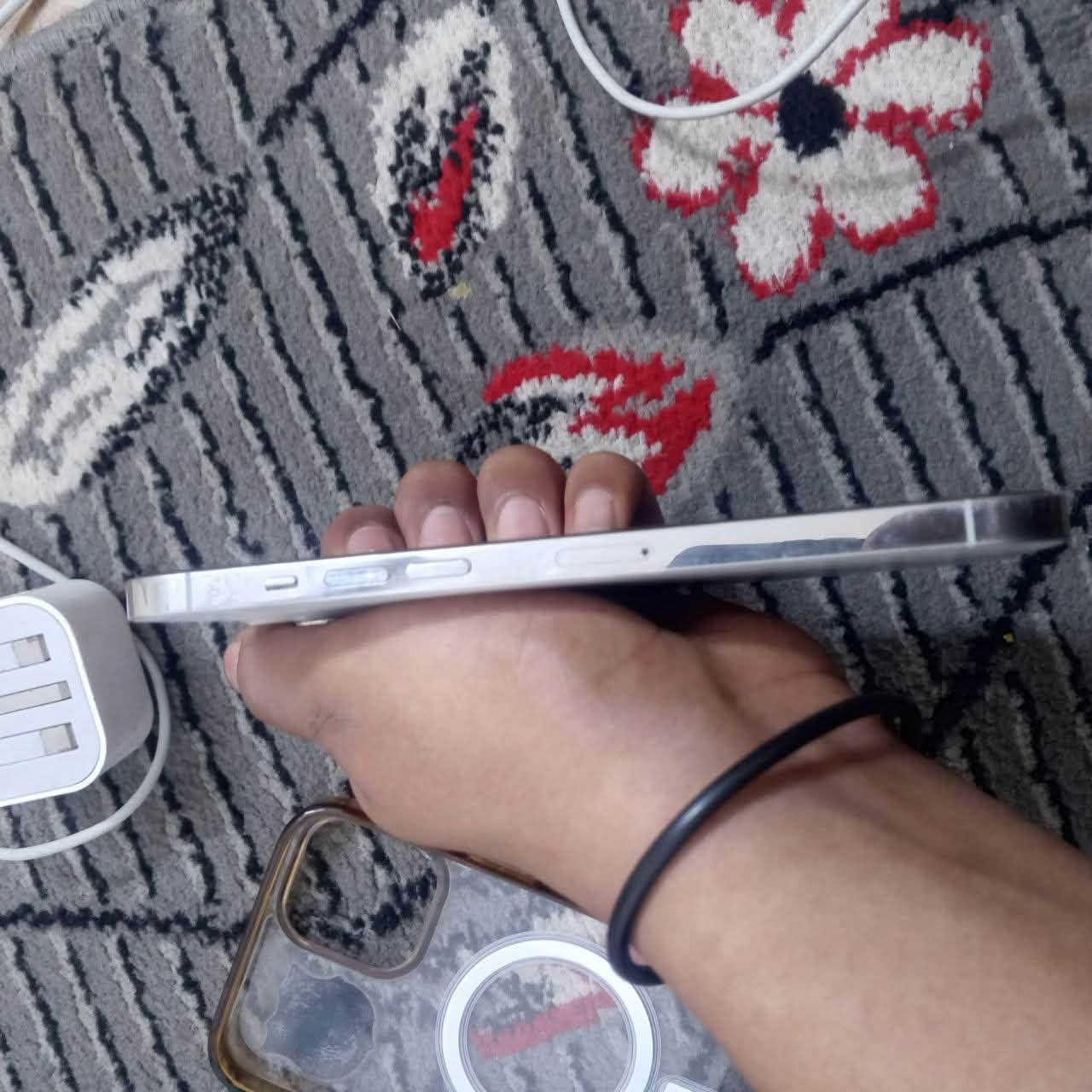 سلام عليكم آيفون ١٢ برو ماكس نضيف كلش ويا شاحنة اصلية الجهاز ما ممفتوح السعر ٦٥٠ وبي مجال مكان بغداد الرشاد رقمي ***********
