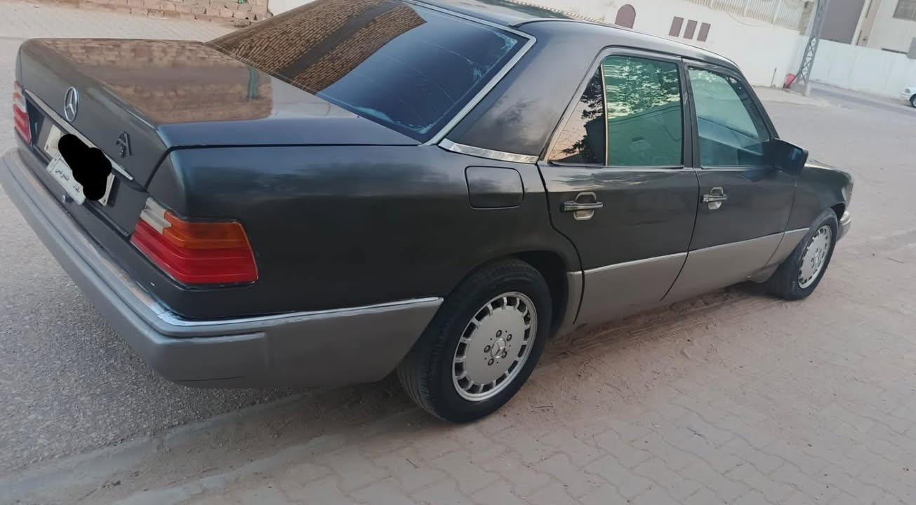 سلام عليكم للبيع مارسدس  مديل 1991بلادي كير ومحرك جدد بلاد سته سياره رقم بغداد جاهزه كهربائيات شغاله تخم تاير حداديه نضيفه السياره كلها ع بلاد لا بيها خياس العنوان النجف السعر 40وبيها مجال 
الاتصال الرقم
***********
