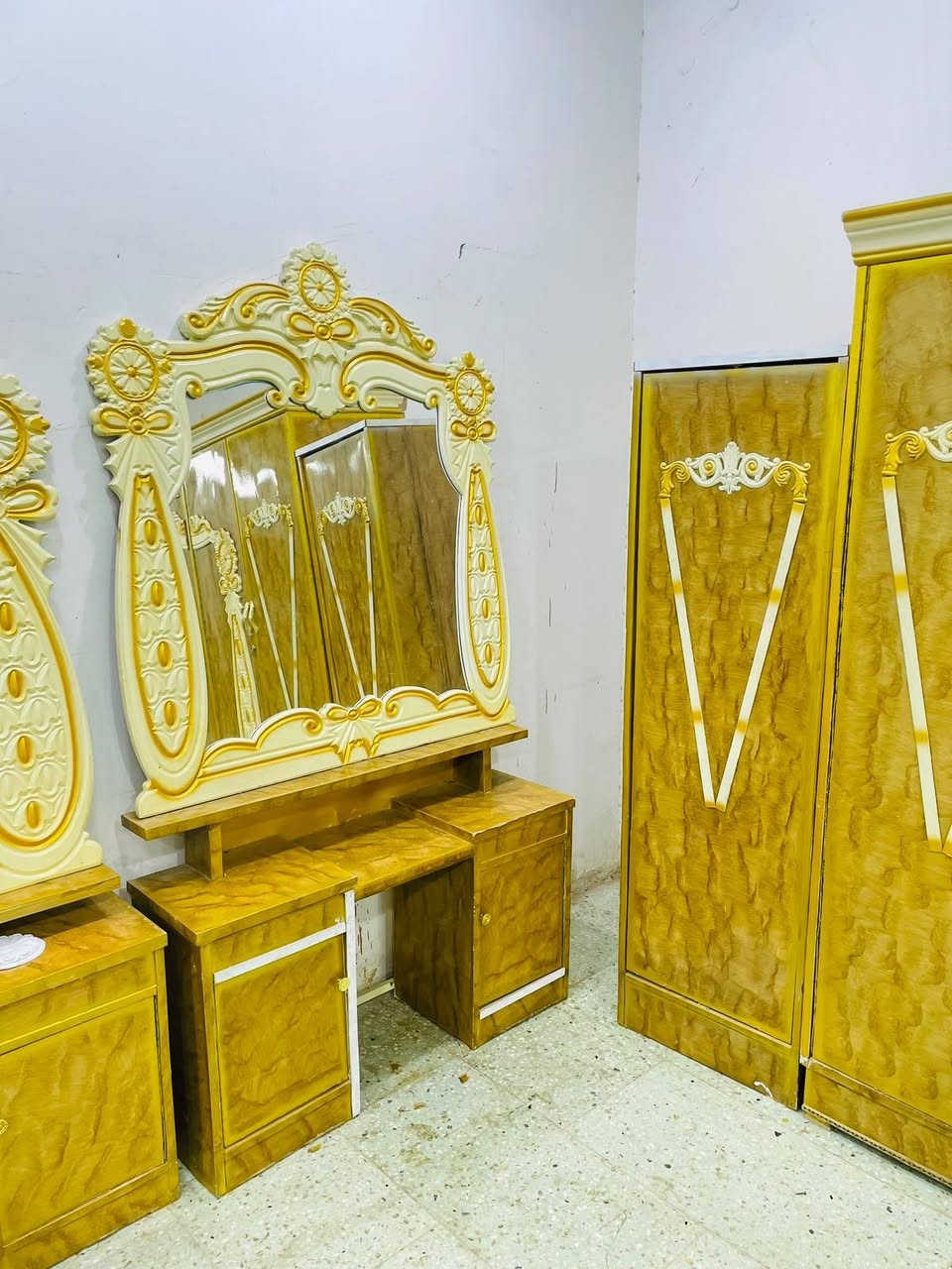 سلام عليكم غرفه صاج تصميم تركي كامله اي ضرر مابيها بسعر 400 يوجود توصيل داخل بغداد عنوان مدينه هاذ رقمي *********** بي واتساب
