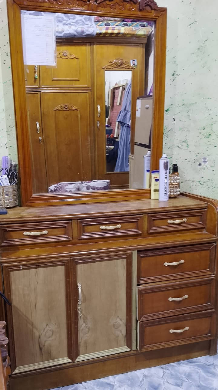 جوربايه مع ميز عدد2 ودوشك وميز مرايه تزكام السعر 300. وبيها مجال البصره الموفقيه ***********
