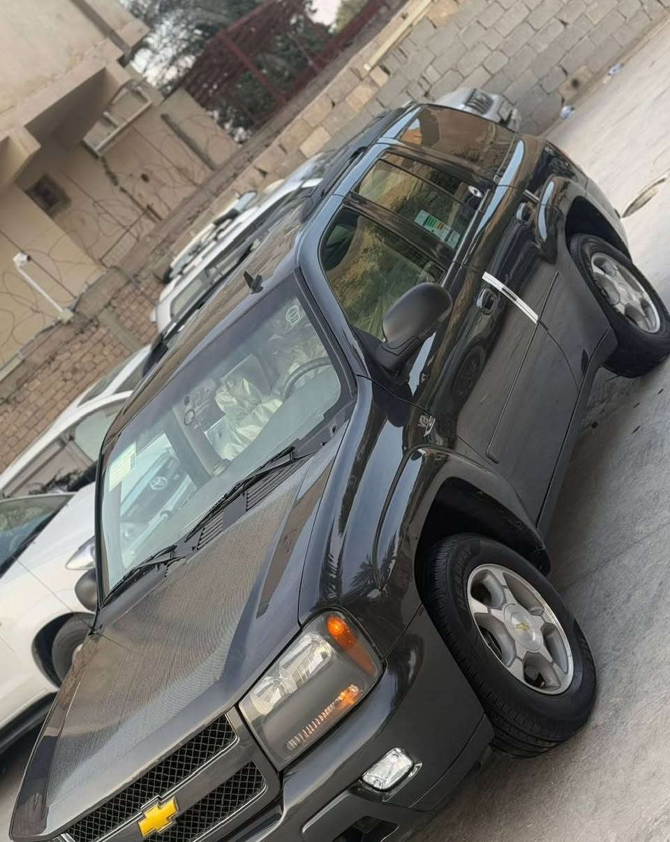 سلام عليكم بلايزر 8 سلندر فول مواصفات مديل 7 مكفول تبريد ثلج صدر جديد مكفول سعر 90 ***********.
