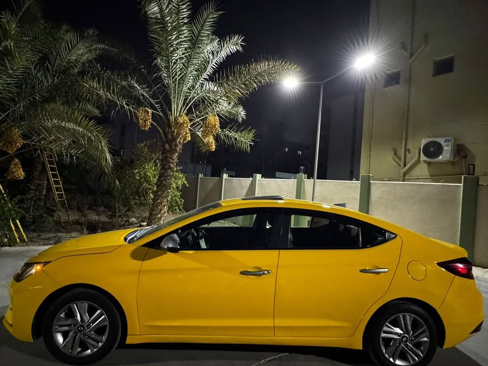 السلام عليكم النترا 2020
سيارة صبغتها جديدة
وارد امريكي
محرك 2000 دوش
ماشية 123 مايل 
محرك 2000
مواصفات 
رادار جانبي
رادار امامي مع تحديد مسار وقياده ذاتيه
شاشه كار بلي مع كامره خلفيه
بريك تلقائي عند الرجوع للخلف
حادث امريكا موضح يمك بل صور
السعر 128 وبيها مجال 
رقم بغداد بسمي تحويل ثاني يوم
مكاني بغداد 
الاسفسار اكثر 

***********
