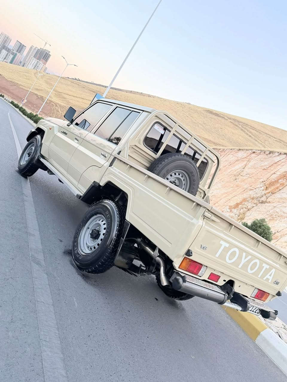لاندكروز شاص موديل 2021شةريكة ساز مكفولة كفالة من شوخت ول بارد ول رسعة ماشية 93km حقيقي بل شةرت مواسةفات داخل بيجي شوتة بيلادي دفلوك ***********
