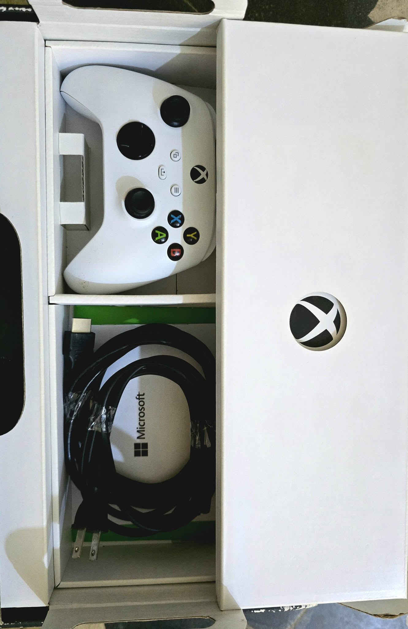 ⚪ اكس بوكس سيريس اكس ديجتال - 1 تيرا بايت ⚪
XBOX - SERIES X DIGITAL  - 1TB 
 اللون الابيض الثلجي .
 نظافة 1000% ( كما في الصور )

+ جويستك الشركة الأصلي
+ يو بي اس ups 850va  

🟡+ مكتبة العاب : من 25 لعبة :🟡

1. ريد ديد ريدمبشن 2 - ألتميت اديشن (Red Dead Redemption II)
2. أساسنز كريد أوديسي – ألتيمت إديشن (Assassin's Creed Odyssey – Ultimate Edition)
3. هيتمان 3 - النسخة الأولى (Hitman III)
4. هيتمان 3 - النسخة الثانية (Hitman III)
5. ذا ووكينغ ديد: الموسم الأول (The Walking Dead)
6. ذا ووكينغ ديد: الموسم الثاني (The Walking Dead: Season Two)
7. ذا ووكينغ ديد: أ نيو فرونتيير (The Walking Dead: A New Frontier)
8. تراك وورلد: أستراليا - فيرست هول (Truck World: Australia - First Haul)
9. ديمون إكس ماكينا: تايتانيك ساين - نسخة ديمو (Daemon X Machina: Titanic Scion - Demo)
10. باتلفيلد 4 (Battlefield 4)
11. باتلفيلد 1 (Battlefield 1)
12. باتلفيلد 5 (Battlefield V)
13. كول أوف ديوتي: مودرن وورفير 2 (Call of Duty: Modern Warfare II)
14. كول أوف ديوتي: مودرن وورفير 3 (Call of Duty: Modern Warfare III)
15. أساسنز كريد أوريجينز (Assassin's Creed Origins)
16. ديستني 2 (Destiny 2)
17. ديلتا فورس (Delta Force)
18. إي فوتبول (eFootball)
19. روكيت ليغ (Rocket League)
20. وار ثاندر (War Thunder)
21. أسفلت ليجندز يونايت (Asphalt Legends Unite)
22. سبليت جيت (Splitgate)
23. تيل مي واي - الفصل الأول (Tell Me Why - Chapter 1)
24. ريترو كلاسيكس (Retro Classics)
25. كاندي كراش ساجا (Candy Crush Saga)

🔴🔴 السعر : 850 الف قفل ✅ لذلك الرجاء عدم الاحراج في التعليقات او التواصل ، اذا ما عجبك السعر اترك الجهاز ، وكل الهلا بيكم 🌷 🔴🔴

🟡🟡 لا يوجد توصيل داخل بغداد ..🟡🟡
مكاني بغداد شارع فلسطين ، الجهاز معروض عند متجر الكترونيات في شارع فلسطين .. تفحص في المتجر على راحتك .. يلا تشتري .. وتدلل 🌷✅

🔴 واذا كان خارج بغداد - لا يوجد فحص 
تسلم المبلغ للمندوب ، يلا تستلم الجهاز .🔴

للتواصل واتس اب : ***********
الرجاء فقط الشراي يتواصل .. بدون احراج .. 🌷
