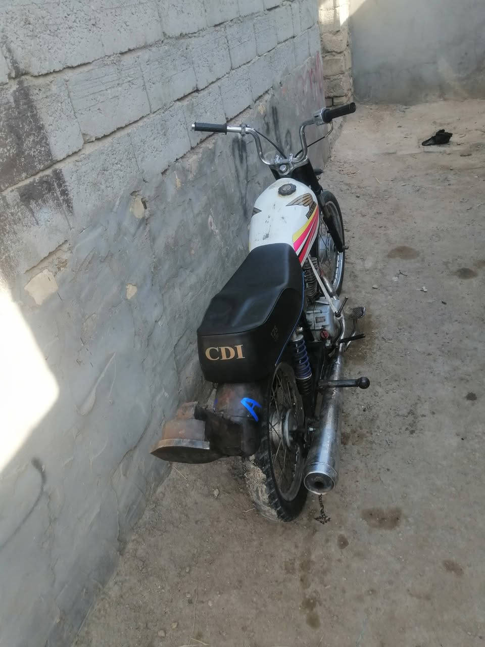 كلك للبيع ٢٠٠ وبيه مجال ***********
