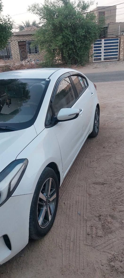 سلام عليكم سيراتو موديل ١٨
سياره مكفوله ما عده بصوره واضحات 
سعر ١٢٠ وبي مجال الطيبين محرك ١٨٠٠ 
سياره نضيفه وصاحب سياره
 هاذا رقمه ***********

