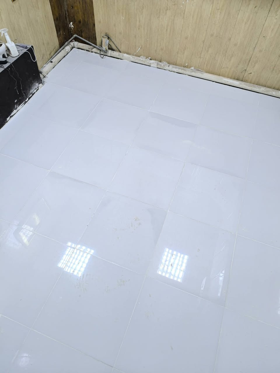 خلفه سيراميك متفرغ مناسب جدا شغل استلام مهندس شرط حتلو مقاول اطلع ويا ***********
