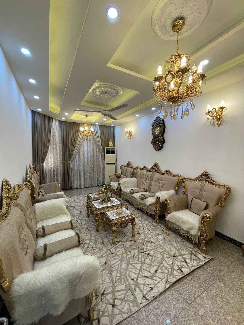 السلام عليكم 
بيت للبيع  ١٥٠م
الواجهة 7.5     النزال 20
الموقع-محمودية-طليطلة
للتواصل ***********
